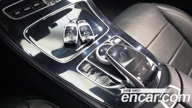 Mercedes-Benz E-Class 2019 — photo 32