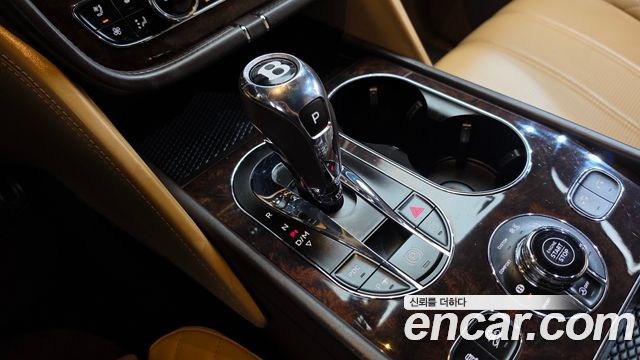 Bentley Bentayga 2018 — photo 12