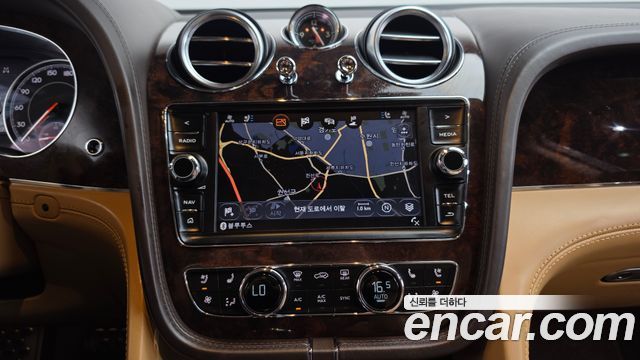 Bentley Bentayga 2018 — photo 19