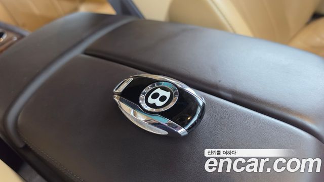 Bentley Bentayga 2018 — photo 23