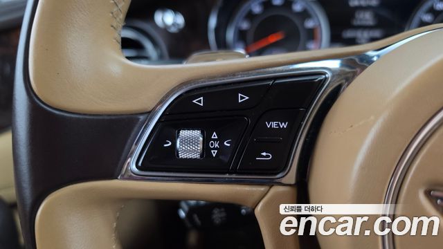 Bentley Bentayga 2018 — photo 24