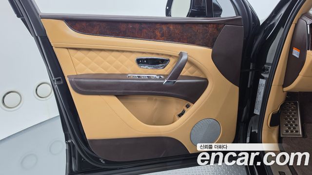 Bentley Bentayga 2018 — photo 14