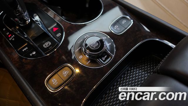 Bentley Bentayga 2018 — photo 30