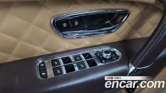 Bentley Bentayga 2018 — photo 37