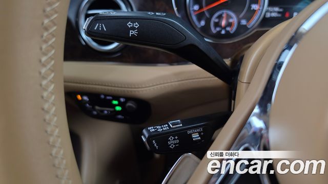 Bentley Bentayga 2018 — photo 38
