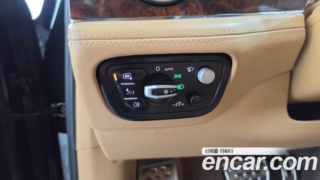 Bentley Bentayga 2018 — photo 41