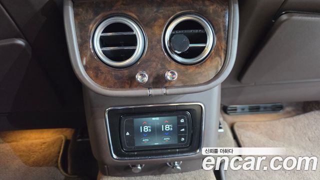 Bentley Bentayga 2018 — photo 42