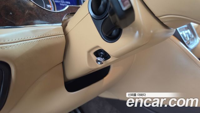 Bentley Bentayga 2018 — photo 43
