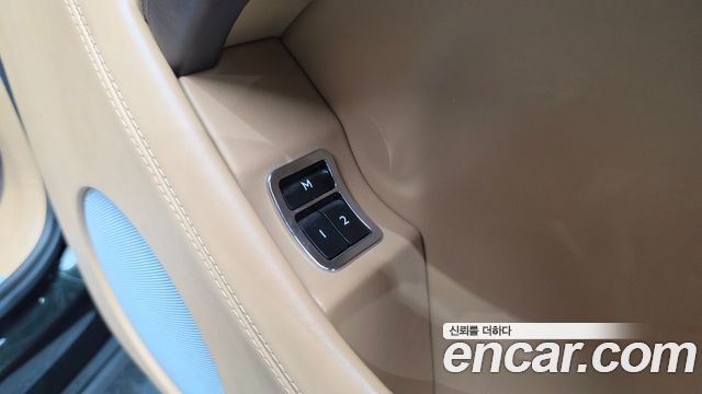 Bentley Bentayga 2018 — photo 45