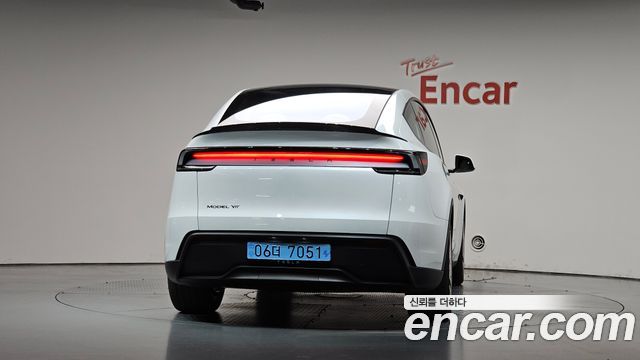 Tesla Model Y 2026 — photo 4