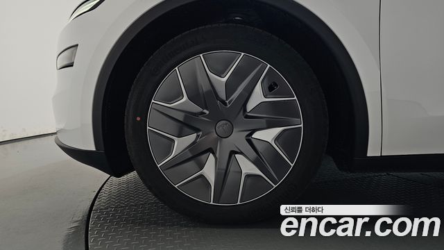 Tesla Model Y 2026 — photo 5