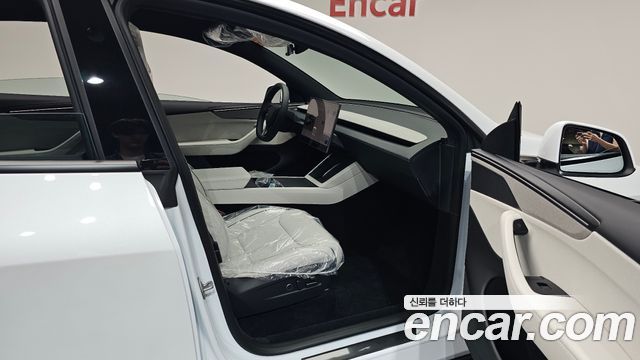 Tesla Model Y 2026 — photo 17