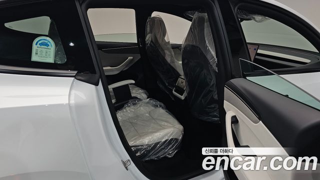 Tesla Model Y 2026 — photo 18