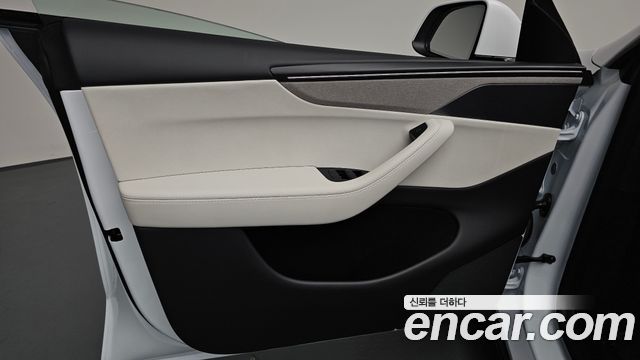 Tesla Model Y 2026 — photo 14