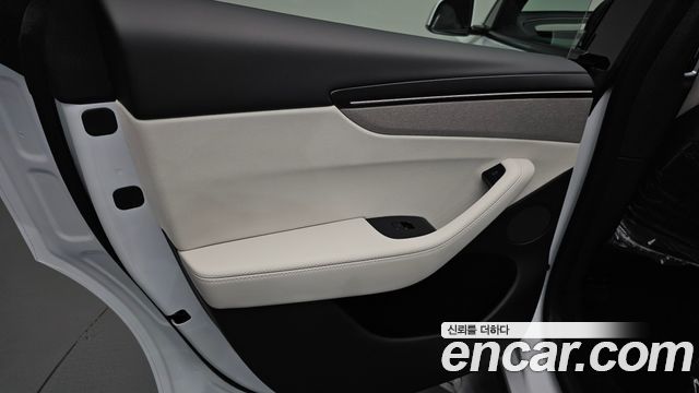 Tesla Model Y 2026 — photo 15
