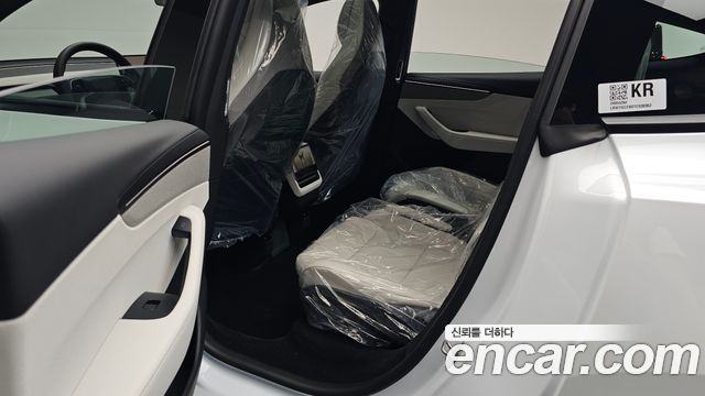 Tesla Model Y 2026 — photo 16