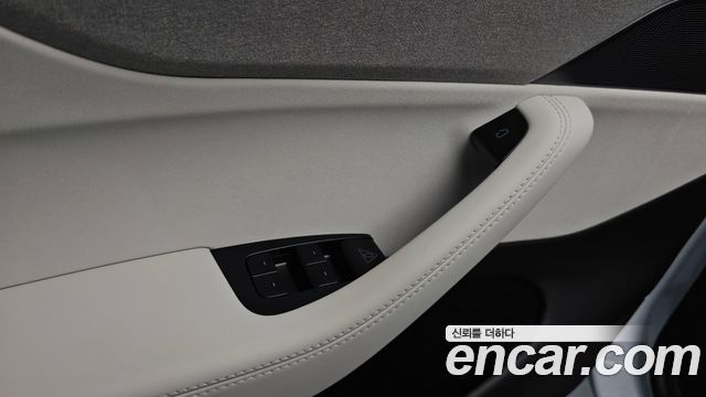 Tesla Model Y 2026 — photo 30