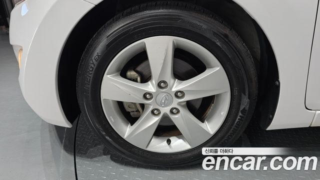 Hyundai AVANTE 2013 — photo 5