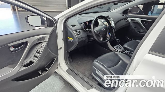 Hyundai AVANTE 2013 — photo 10