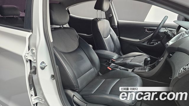 Hyundai AVANTE 2013 — photo 11