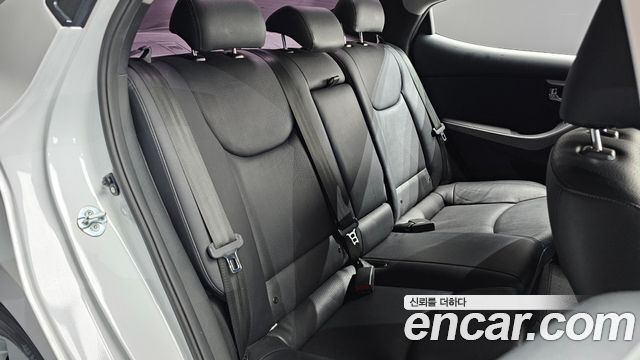 Hyundai AVANTE 2013 — photo 12