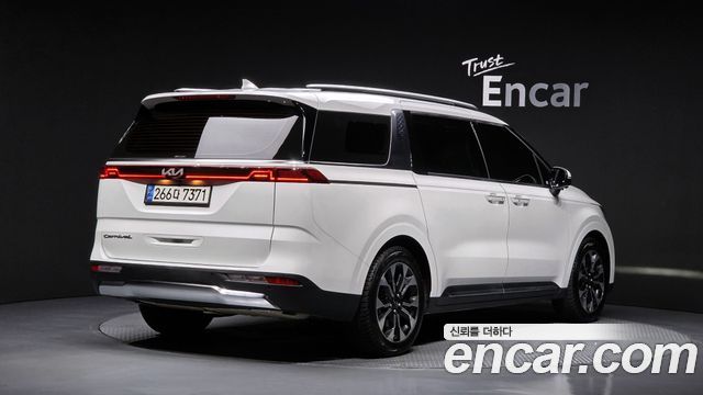 Kia Canival 2021 — photo 2