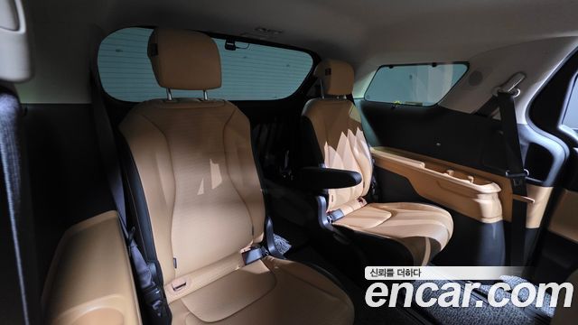 Kia Canival 2021 — photo 17