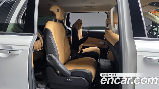 Kia Canival 2021 — photo 18