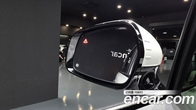 Kia Canival 2021 — photo 23