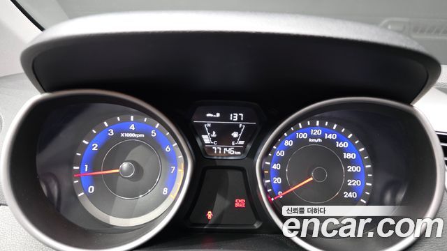 Hyundai AVANTE 2015 — photo 8
