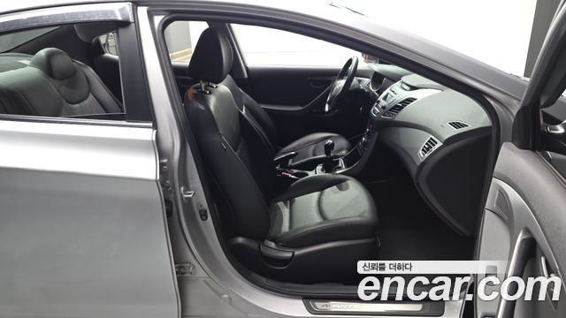 Hyundai AVANTE 2015 — photo 10