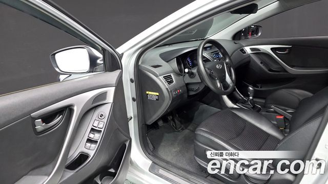 Hyundai AVANTE 2015 — photo 11