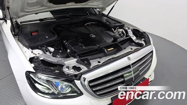 Mercedes-Benz E-Class 2020 — photo 6