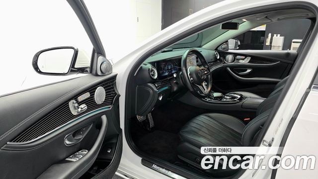 Mercedes-Benz E-Class 2020 — photo 10