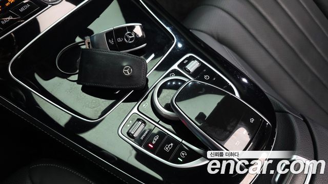Mercedes-Benz E-Class 2020 — photo 17