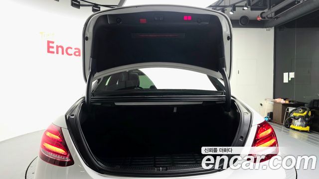Mercedes-Benz E-Class 2020 — photo 19