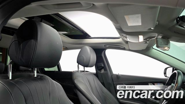 Mercedes-Benz E-Class 2020 — photo 20