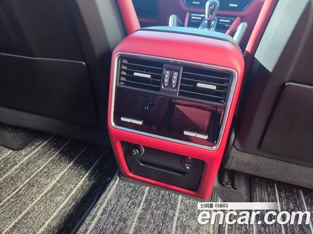 Porsche Cayenne 2022 — photo 9