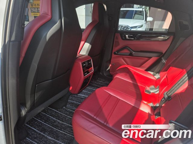 Porsche Cayenne 2022 — photo 11