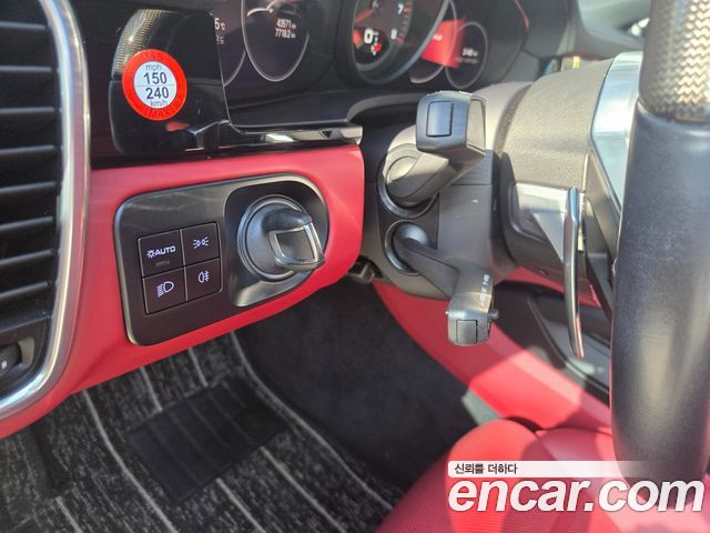 Porsche Cayenne 2022 — photo 16