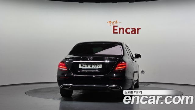 Mercedes-Benz E-Class 2019 — photo 4