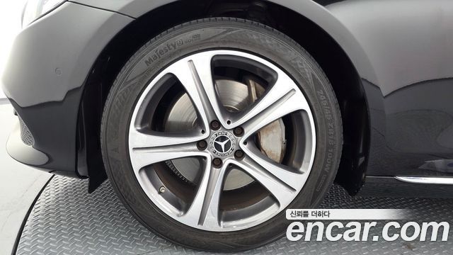 Mercedes-Benz E-Class 2019 — photo 5