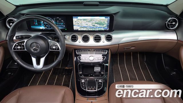 Mercedes-Benz E-Class 2019 — photo 10