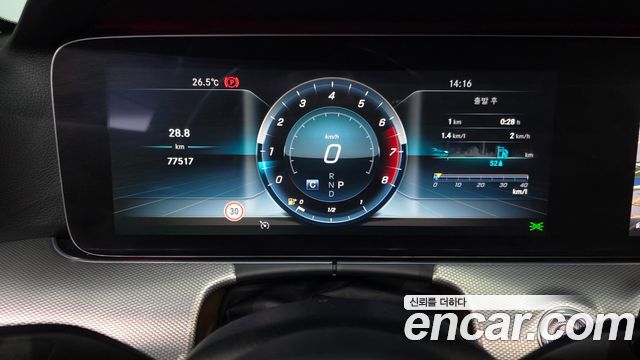 Mercedes-Benz E-Class 2019 — photo 11
