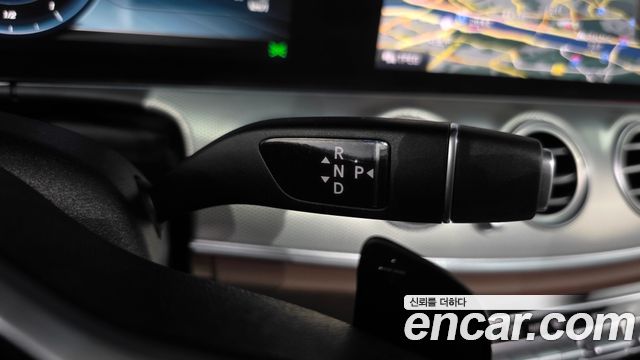 Mercedes-Benz E-Class 2019 — photo 12