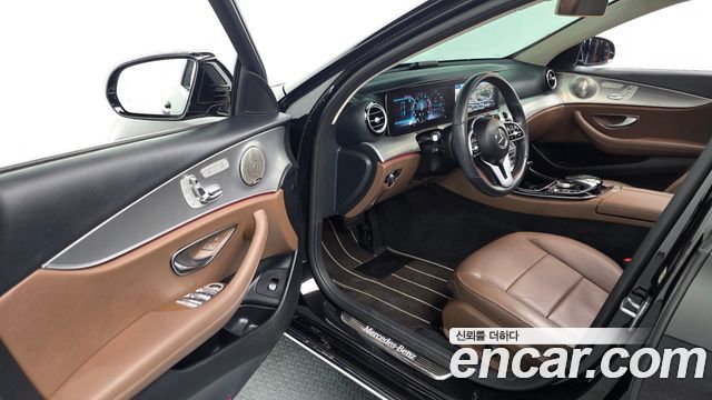 Mercedes-Benz E-Class 2019 — photo 13