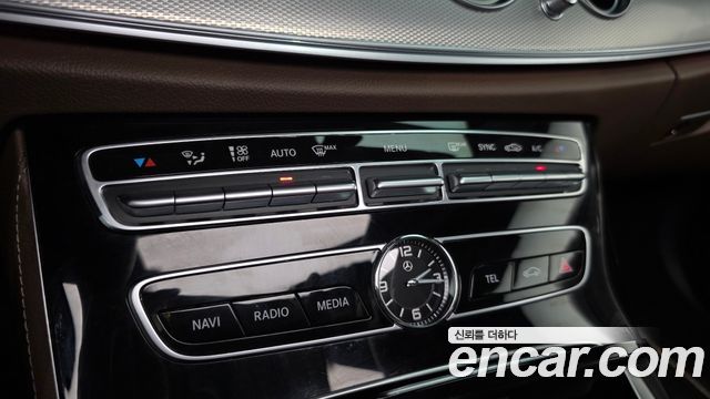 Mercedes-Benz E-Class 2019 — photo 22
