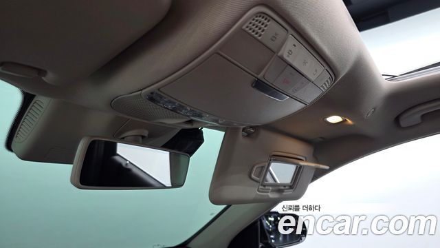 Mercedes-Benz E-Class 2019 — photo 25