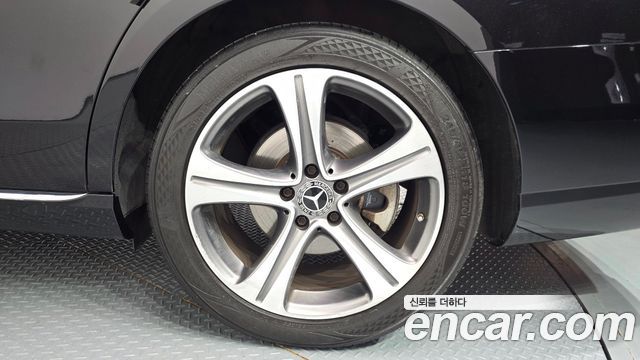Mercedes-Benz E-Class 2019 — photo 7