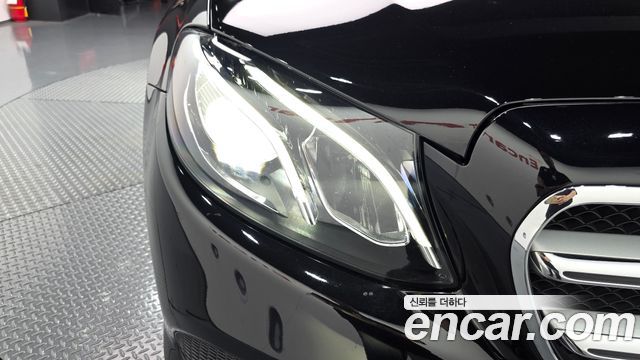 Mercedes-Benz E-Class 2019 — photo 8